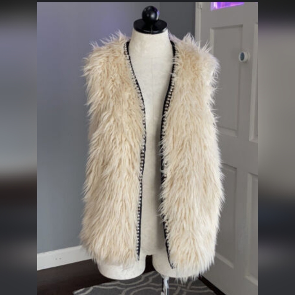 F21 furry vest